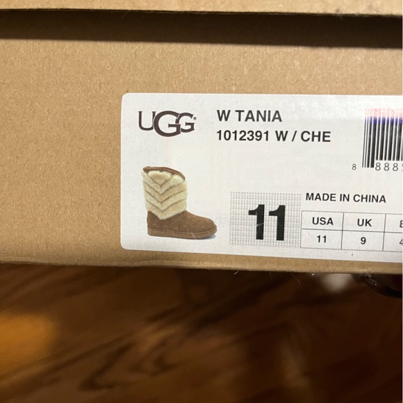 COPY - BRAND NEW UGG- Tania Ugg Boots size 11 with box - Picture 8 of 8